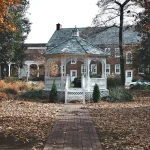 How to Decorate a Gazebo for a Wedding